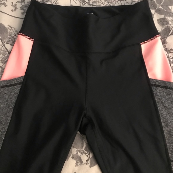 Workout Leggings - Picture 2 of 3